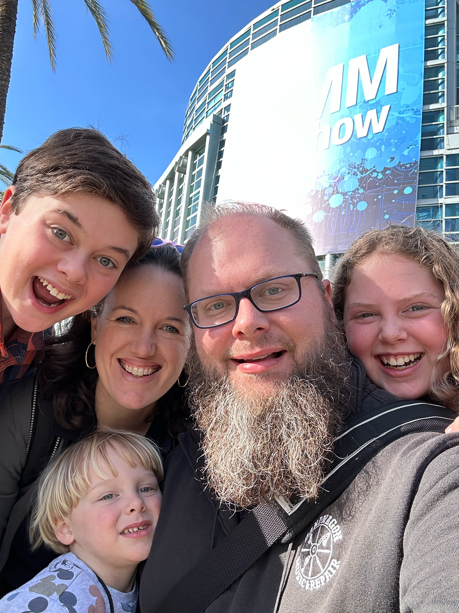Jennifer with Linden and their 3 beautiful children